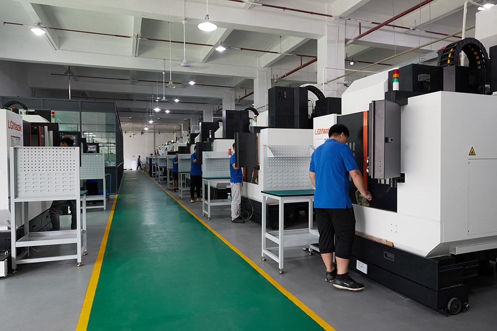 3 axis,4 axis, and 5 axis CNC Machining workshop of CNC Screw Machining 